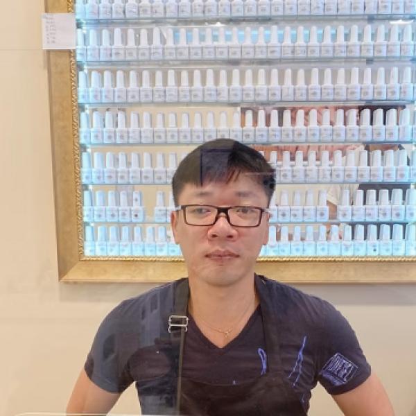 Golden File Nails Salon