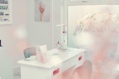 the-nail-bar-beauty-room-big-0