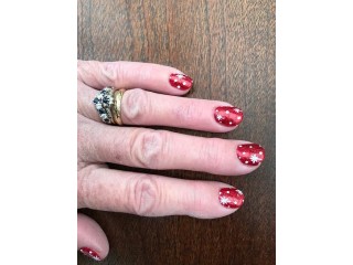 Poppy Jade Nail Artist